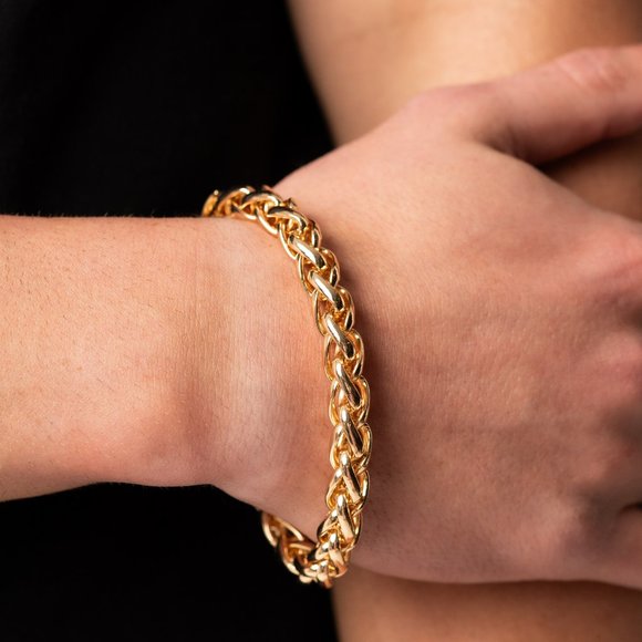 paparazzi Jewelry - Effortlessly Edgy - Gold Bracelet